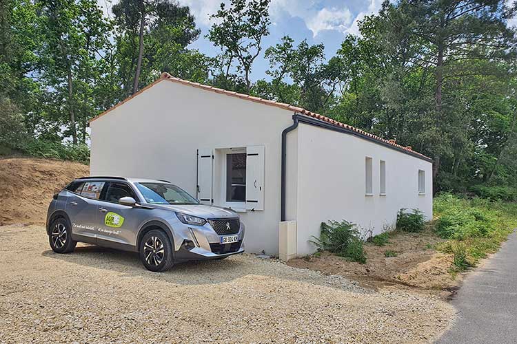 Maison de vacances, proche centre des Mathes et des pistes cyclables, livrée prête à peindre. 