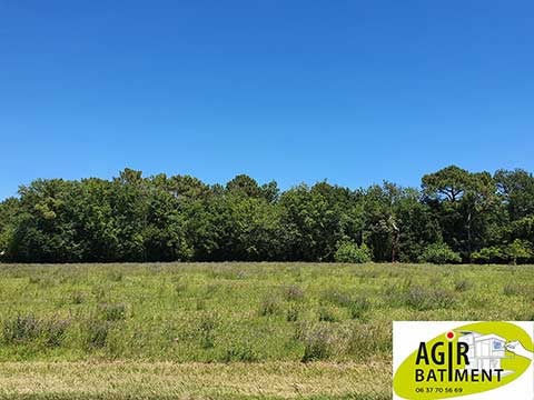 Terrain à bâtir de 430m², avec belle façade de 25,10 ml | LES MATHES Charente Maritime